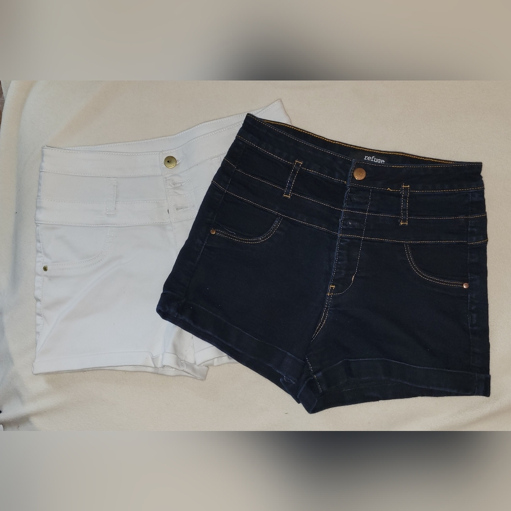 Lot Of 2 Pair Refuge Kitty Cuffed Denim 3 Button Shortie Size 4 White & Blue
